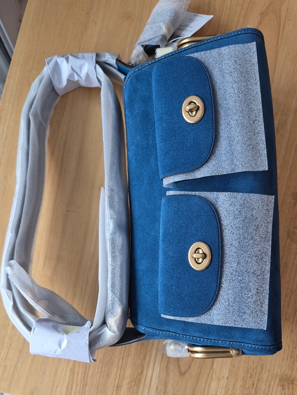 Turnlock haversack bag 27
Color: Brass/Blue Jay